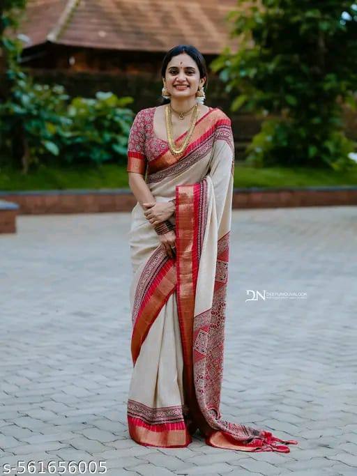 Dola Silk Saree with Floral Design & Contrast Pallu