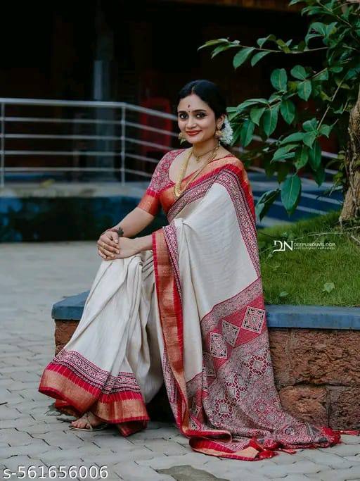 Dola Silk Saree with Floral Design & Contrast Pallu