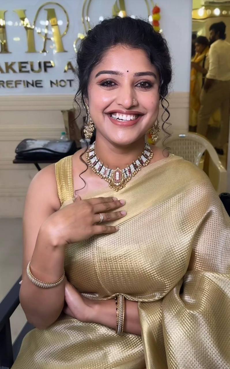 Nayanthara Inspired Banarasi Golden Tissue Silk Saree