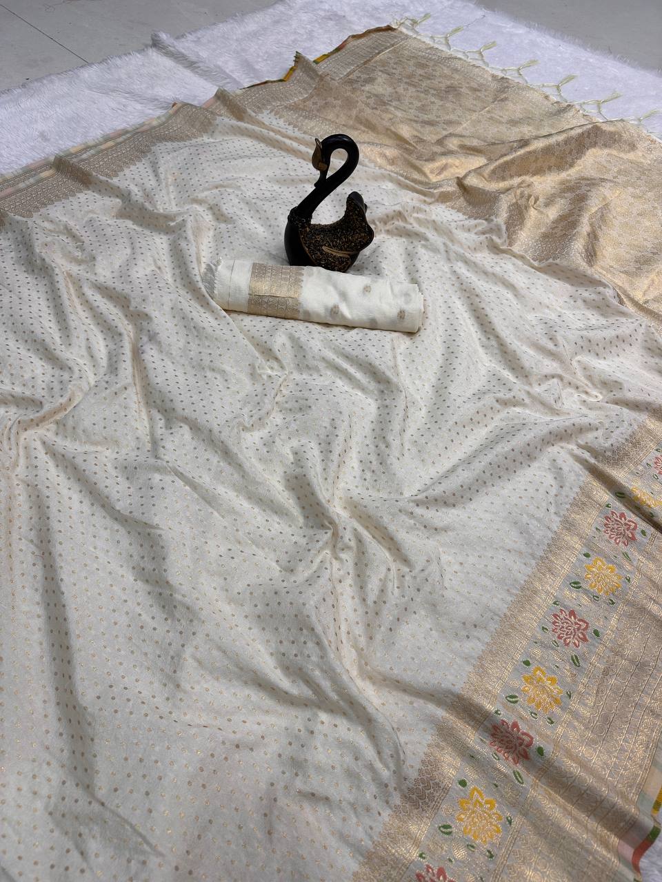 Hand Dyed Crepe Georgette Saree with Meenakari Jacquard Weaving