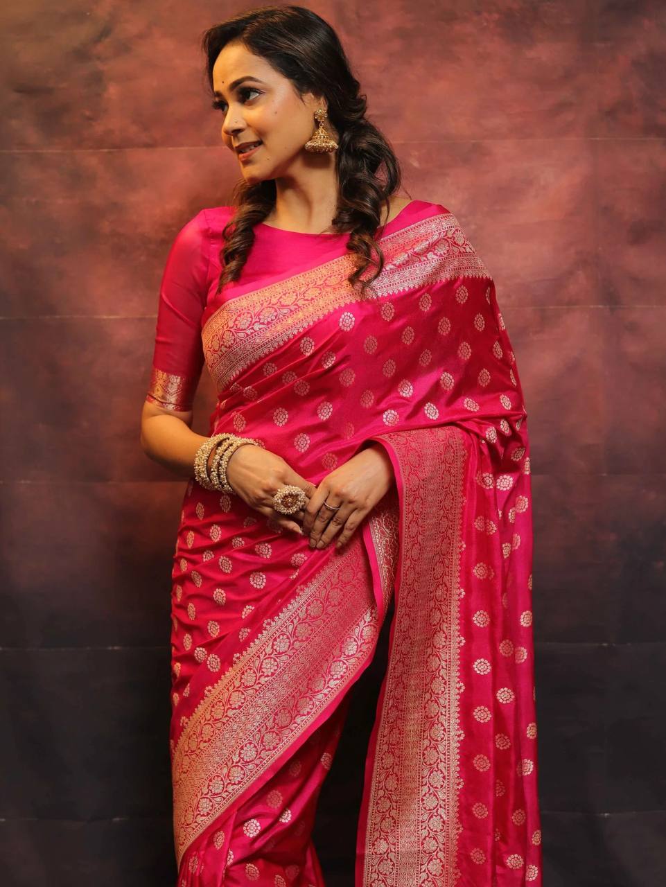 Organic Banarasi Wedding Saree – Lightweight & Breathable