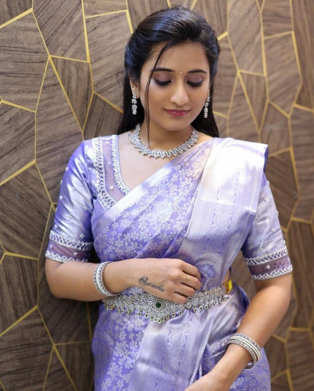 Organic Banarasi Wedding Saree – Lightweight & Breathable