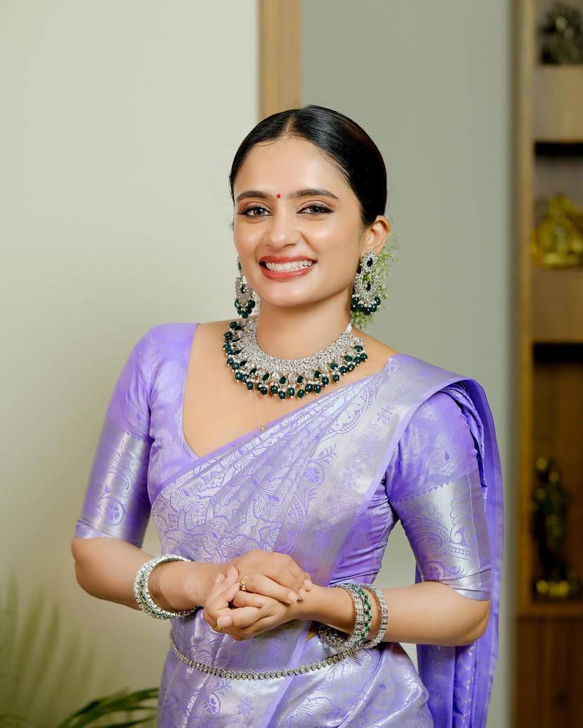 Organic Banarasi Wedding Saree – Lightweight & Breathable