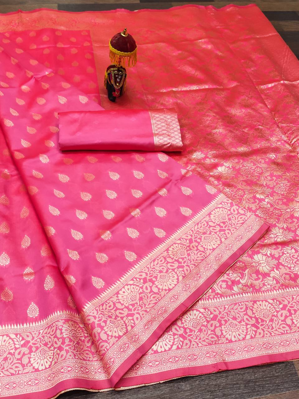 Organic Banarasi Wedding Saree – Lightweight & Breathable