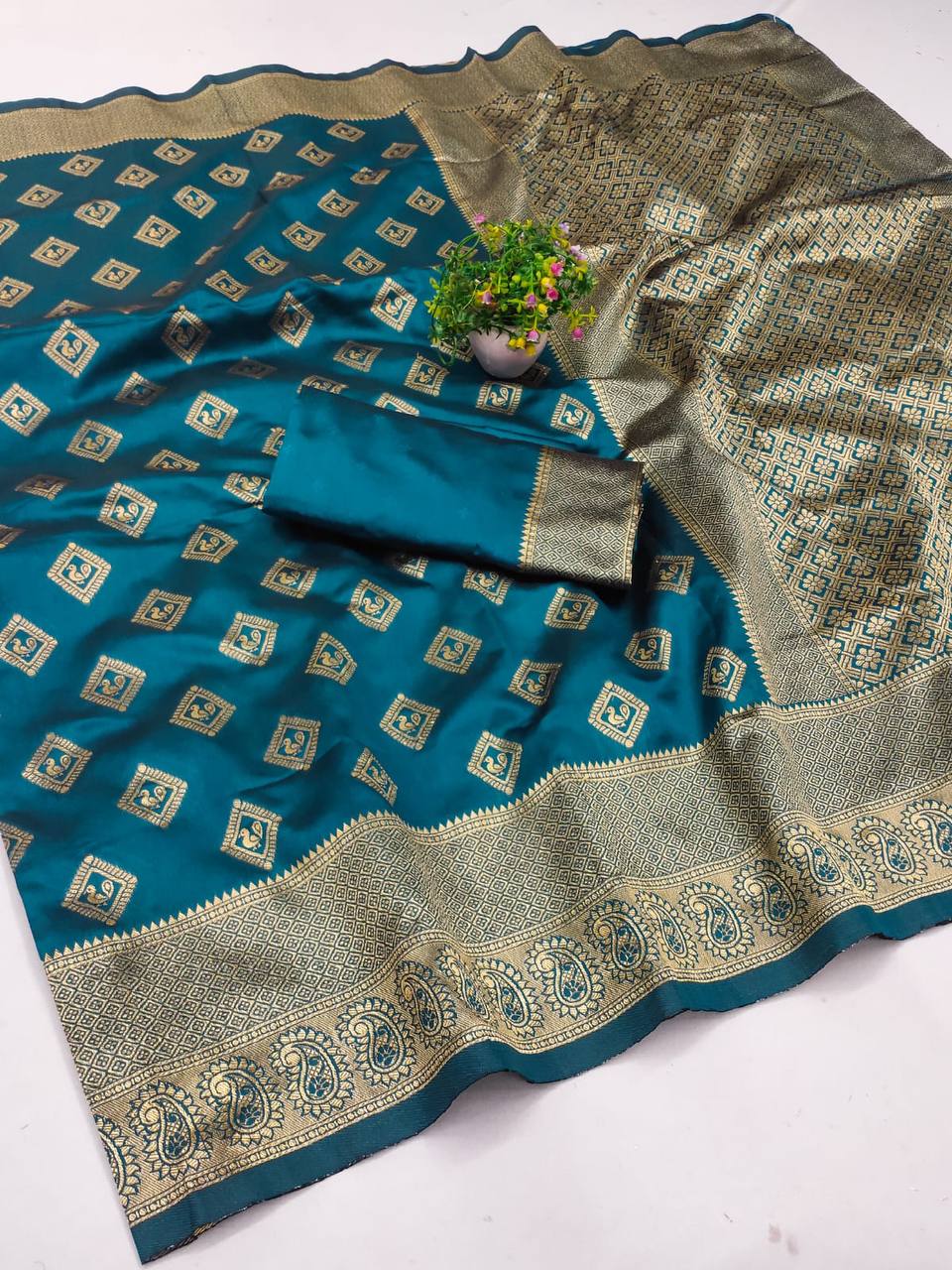 Organic Banarasi Wedding Saree – Lightweight & Comfortable
