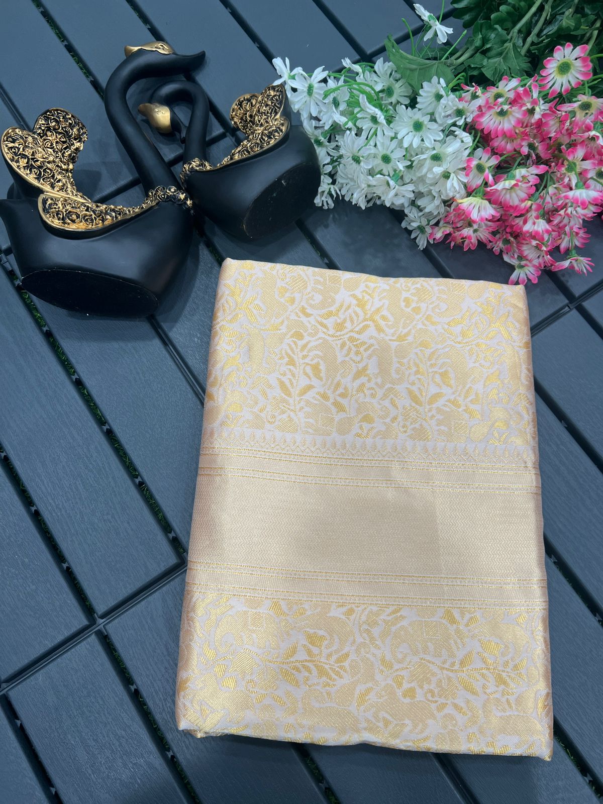 Elegant Lightweight Banarasi Saree in Premium Lichi Silk