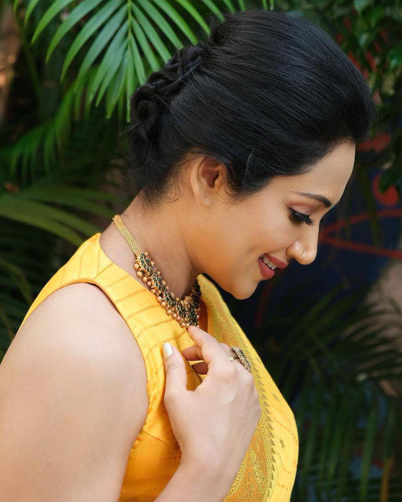 Organic Banarasi Lichi Silk Wedding Saree – Lightweight & Elegant