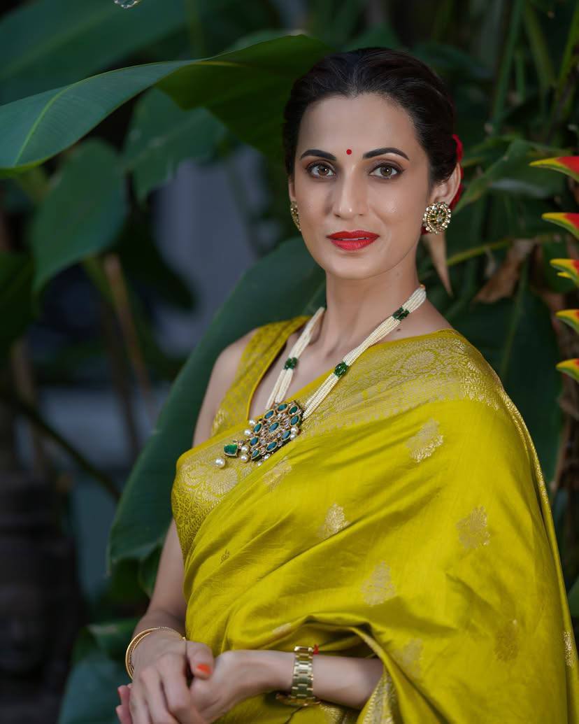 Elegant Olive Green Banarasi Silk Saree with Gold Zari Motifs