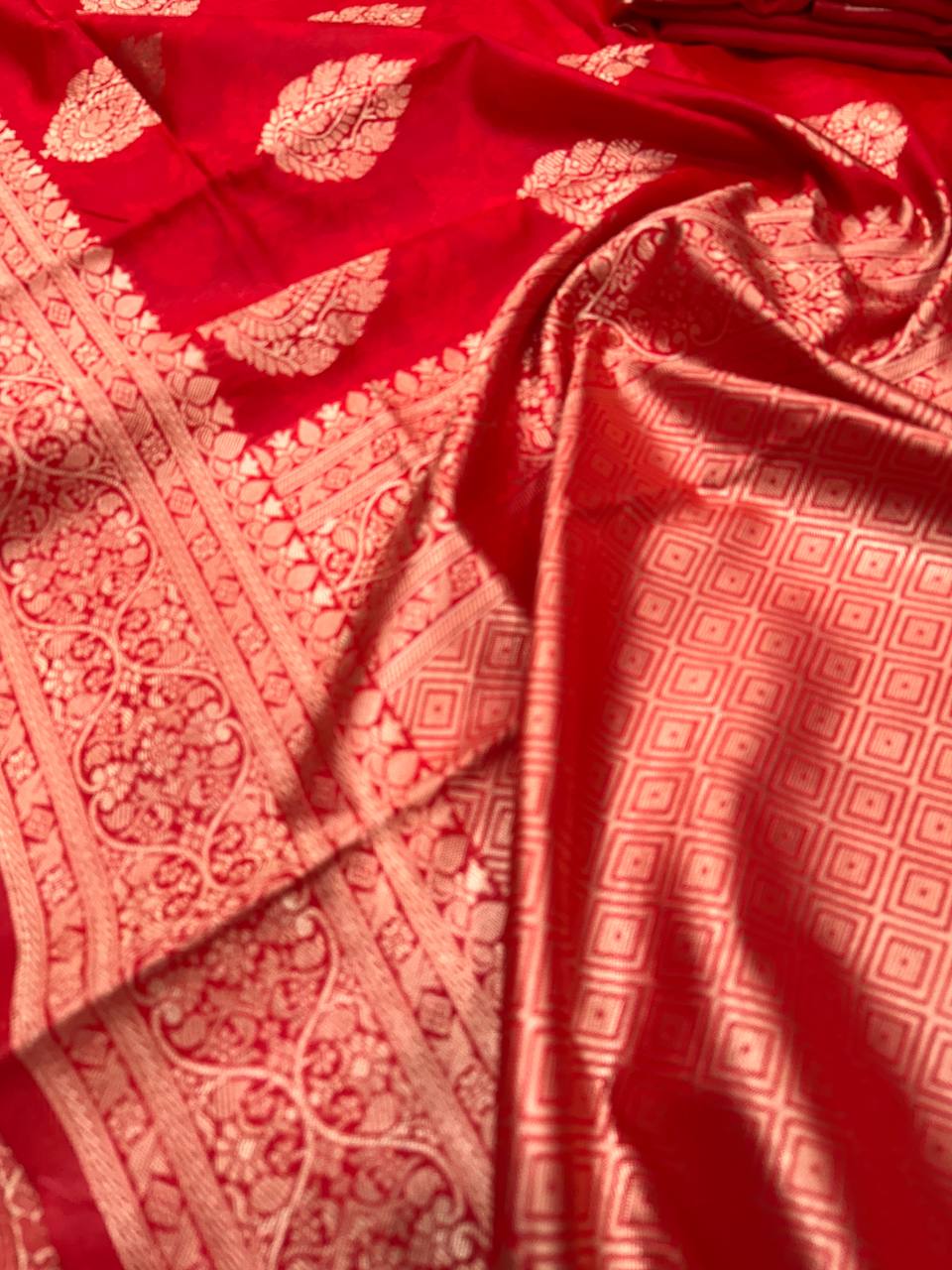 Elegant Lichi Silk Organic Banarasi Wedding Saree
