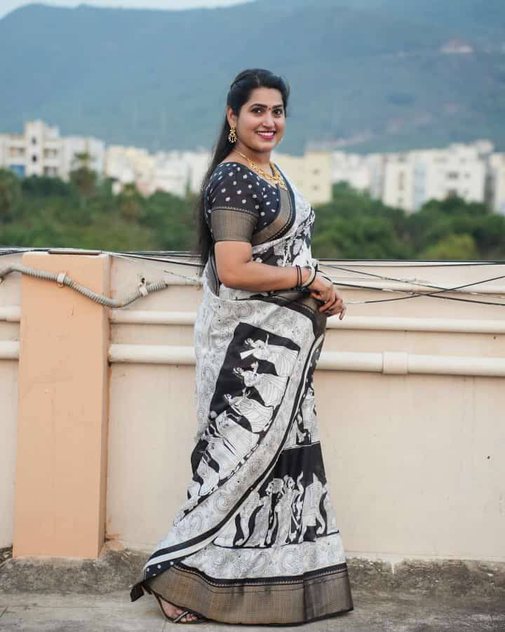Pure Dola Silk Saree with HD Kalamkari Print & Jacquard Border