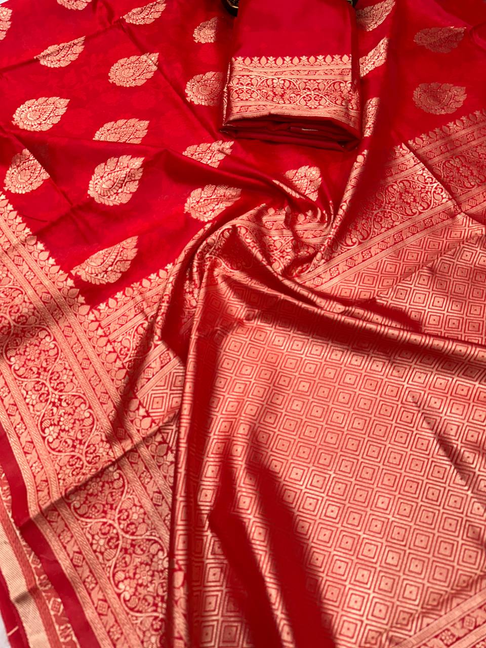 Elegant Lichi Silk Organic Banarasi Wedding Saree