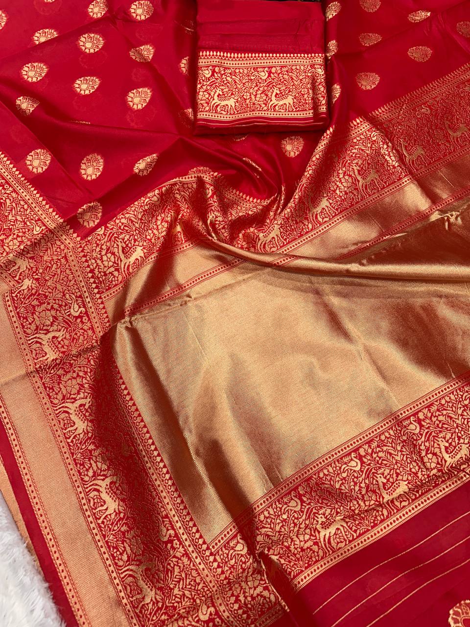 Breathable Organic Banarasi Lichi Silk Wedding Saree
