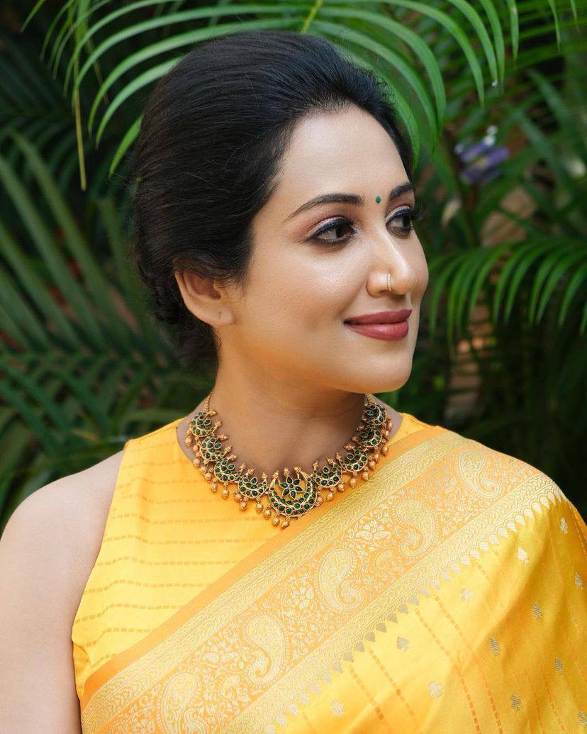 Organic Banarasi Lichi Silk Wedding Saree – Lightweight & Elegant